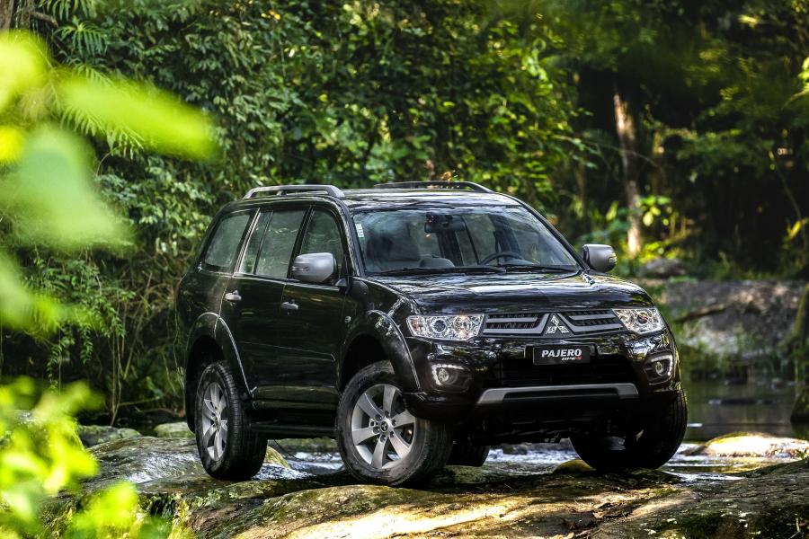  Mitsubishi Pajero HPE-S 2015 года  (фото 2 из 10)